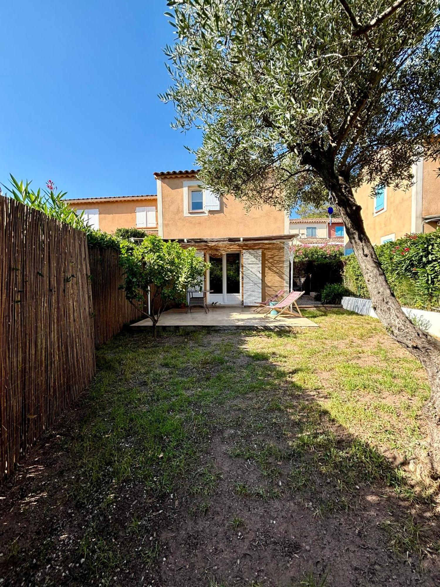 Bastidon Paisible Dans Residence Avec Piscine Frejus Exterior photo